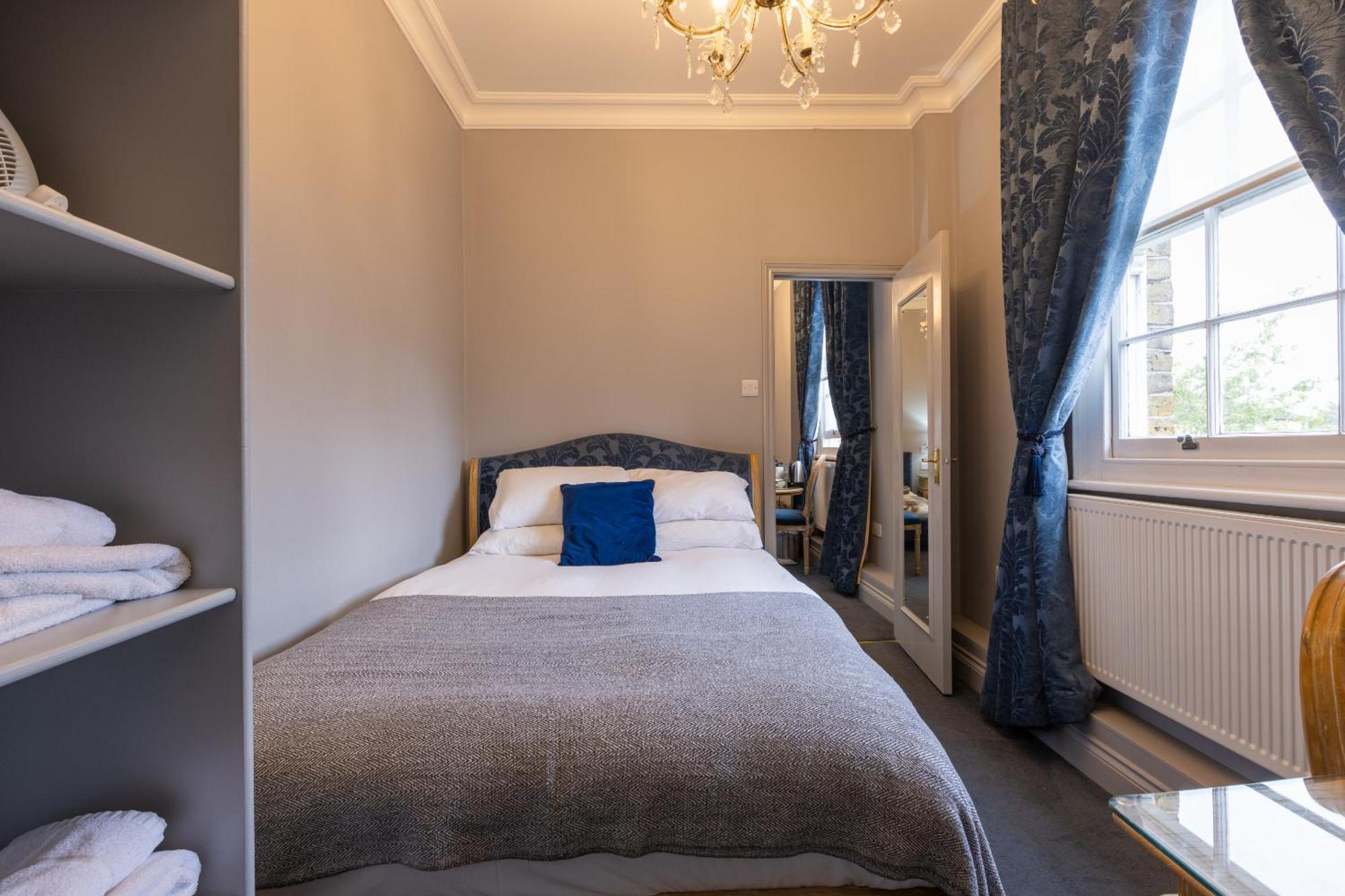 Blue Boar Hotel Maldon Chambre photo